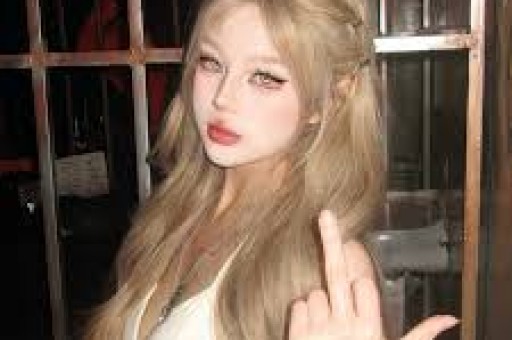 相亲舞台上的“富豪”人设崩塌：148万二手奥迪冒充宾利